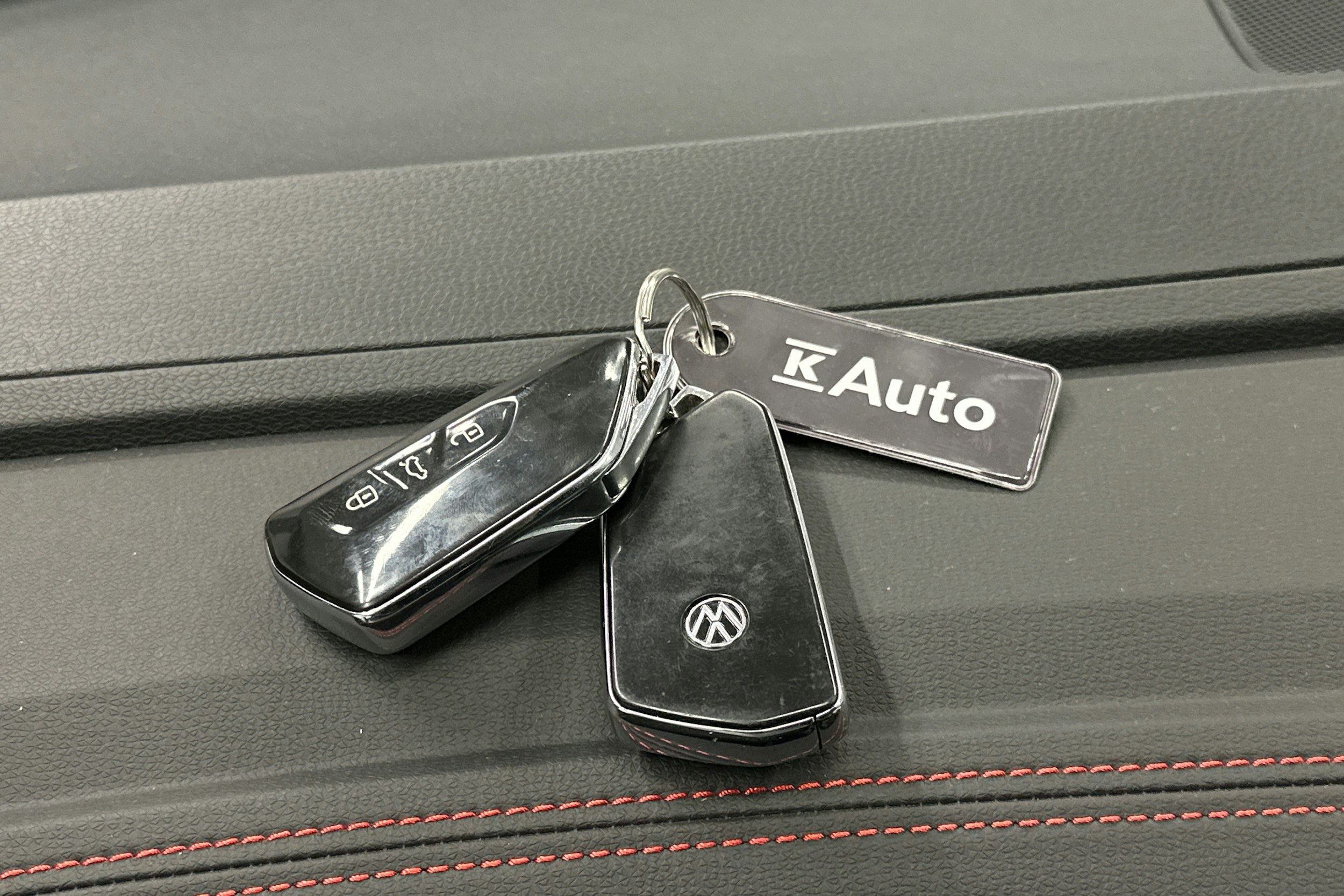 valkoinen Volkswagen ID.4 2023 kuva 29.