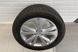 punainen Volkswagen ID.4 2023 kuva 10.