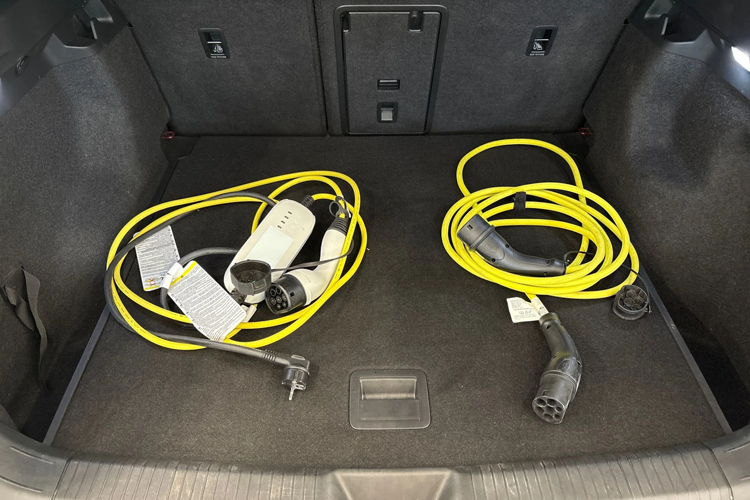 punainen Volkswagen ID.4 2023 kuva 14.