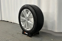 harmaa Volkswagen ID.4 2023 kuva 13.