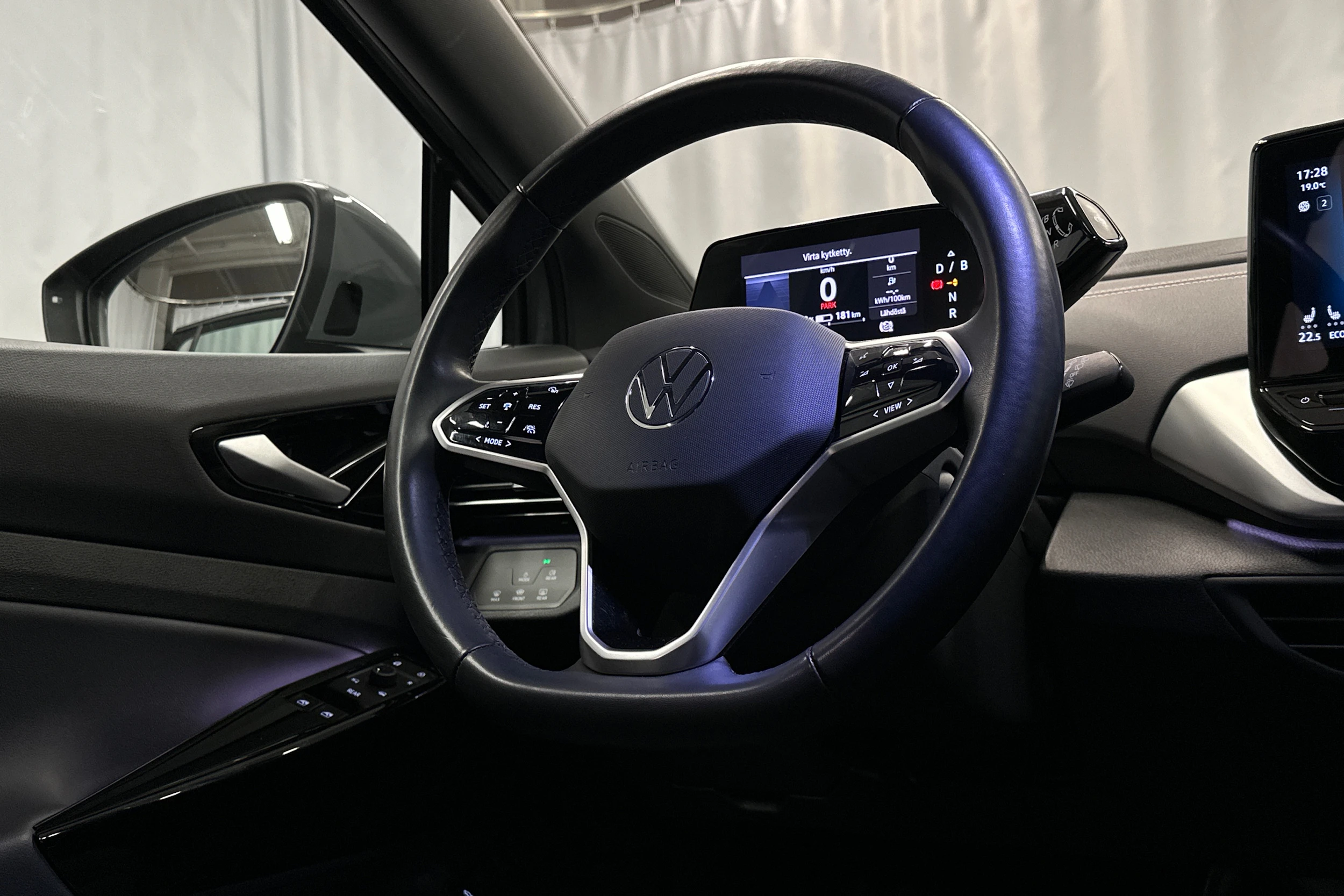 harmaa Volkswagen ID.4 2023 kuva 19.