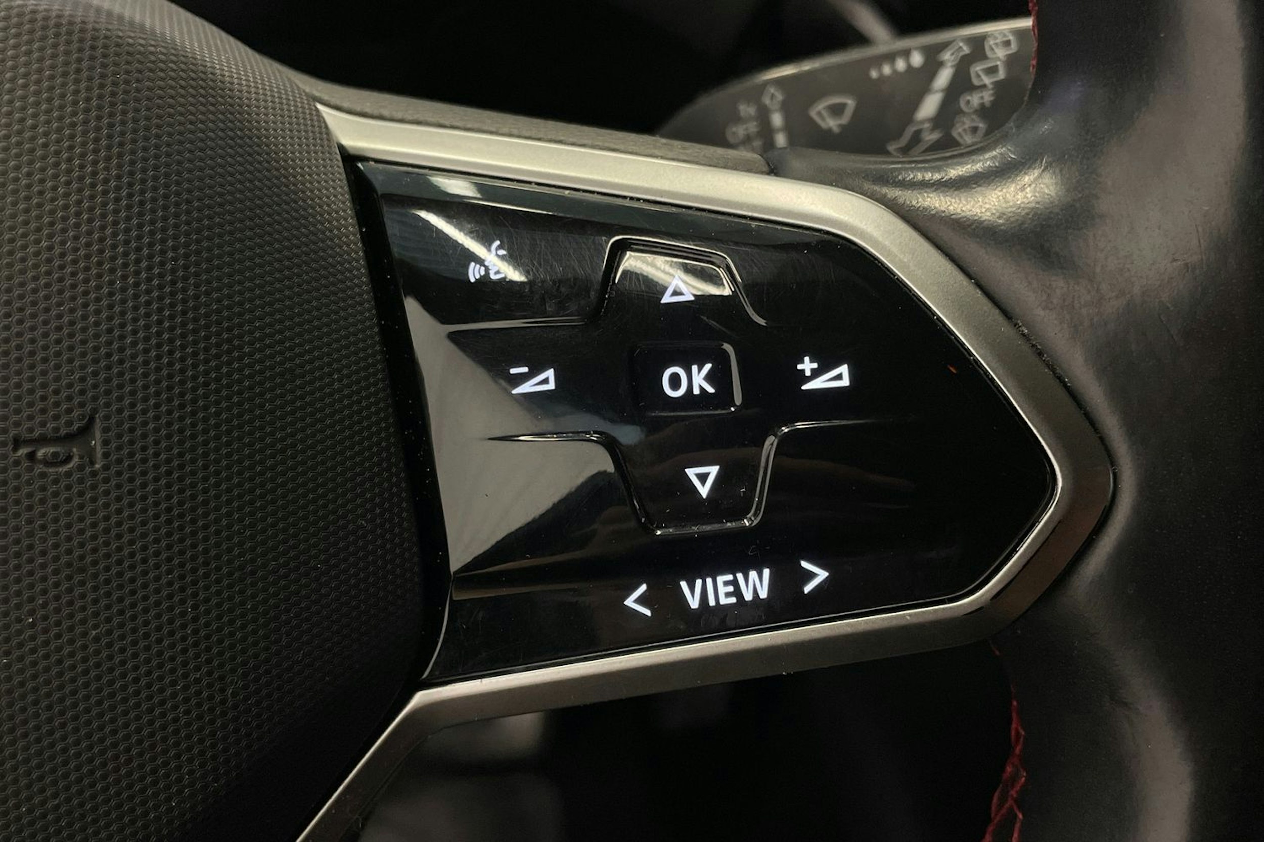 Harmaa Volkswagen ID.4 2023 kuva 14.