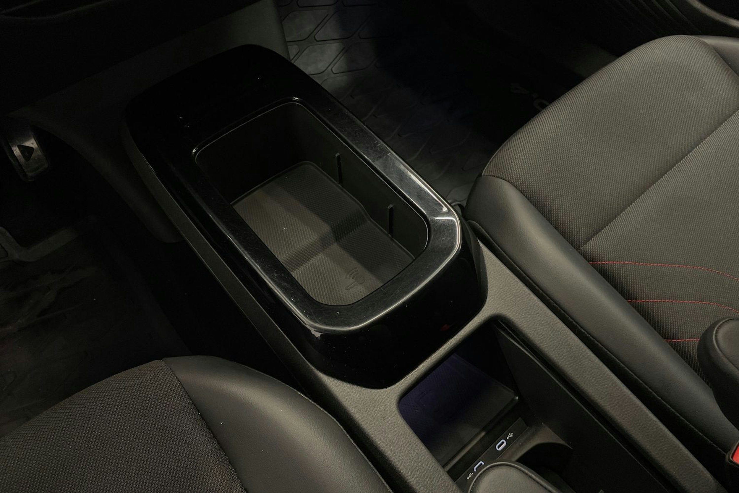 Harmaa Volkswagen ID.4 2023 kuva 15.