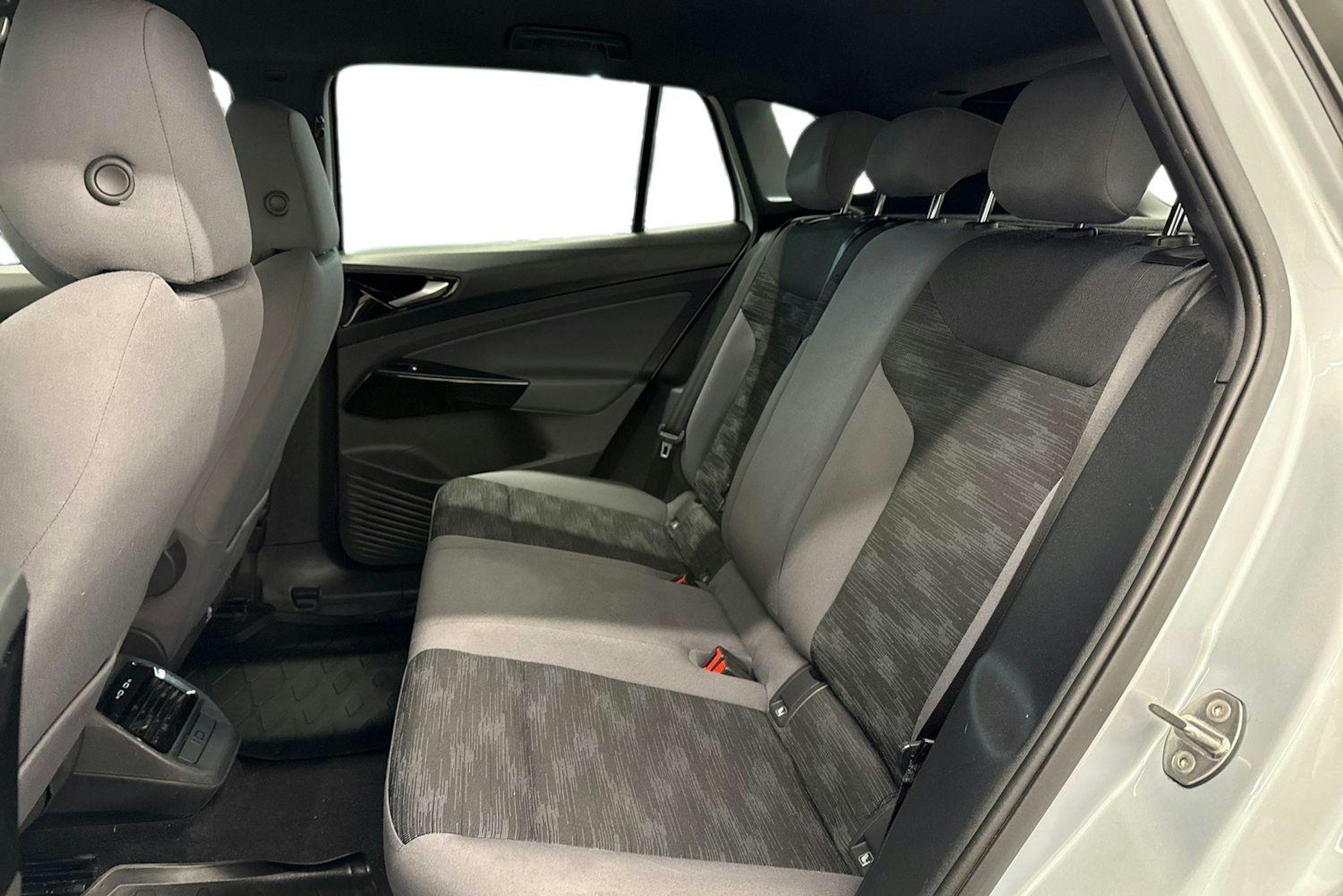 Harmaa Volkswagen ID.4 2023 kuva 10.