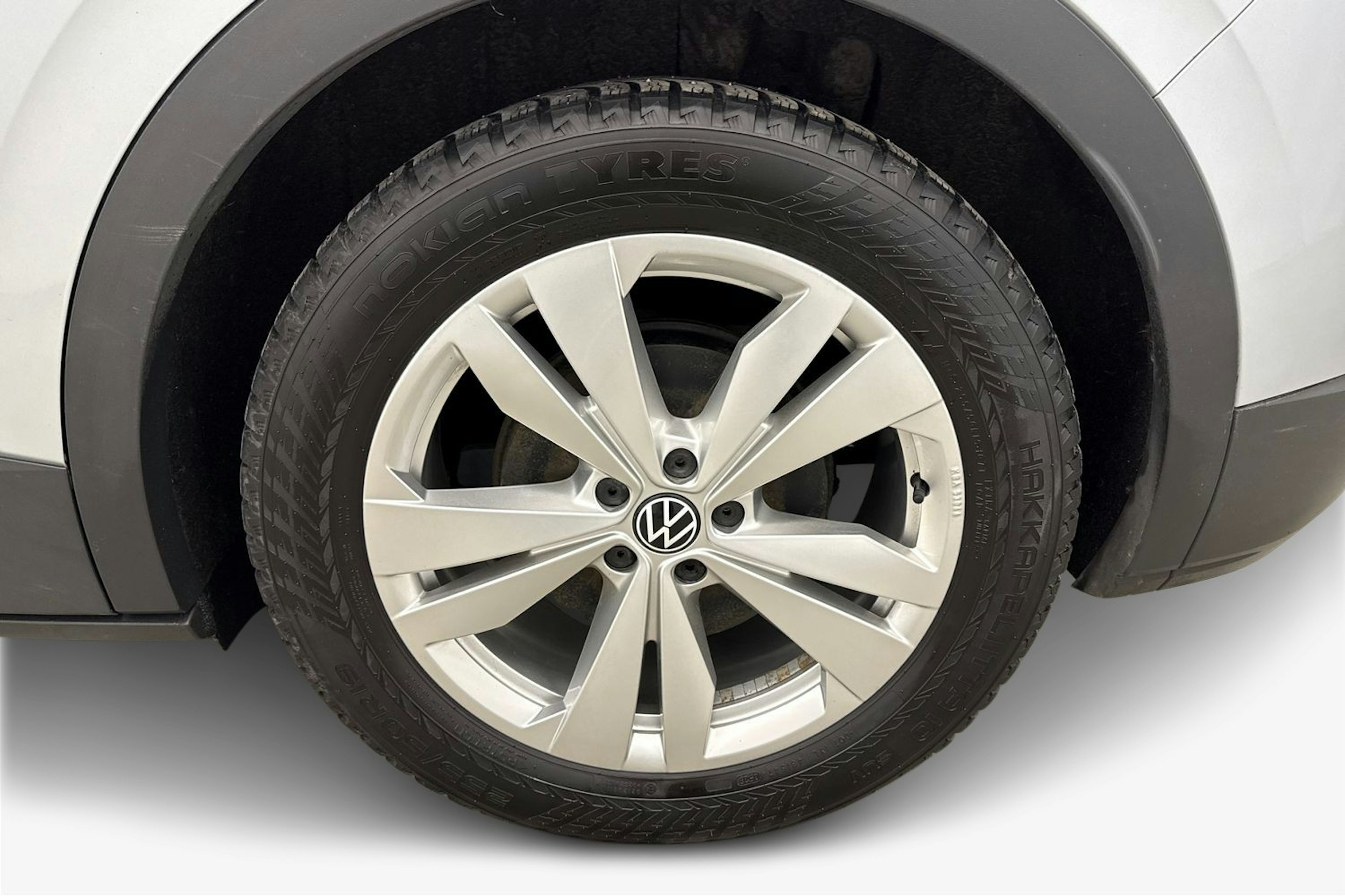 Harmaa Volkswagen ID.4 2023 kuva 11.