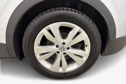 Harmaa Volkswagen ID.4 2023 kuva 11.