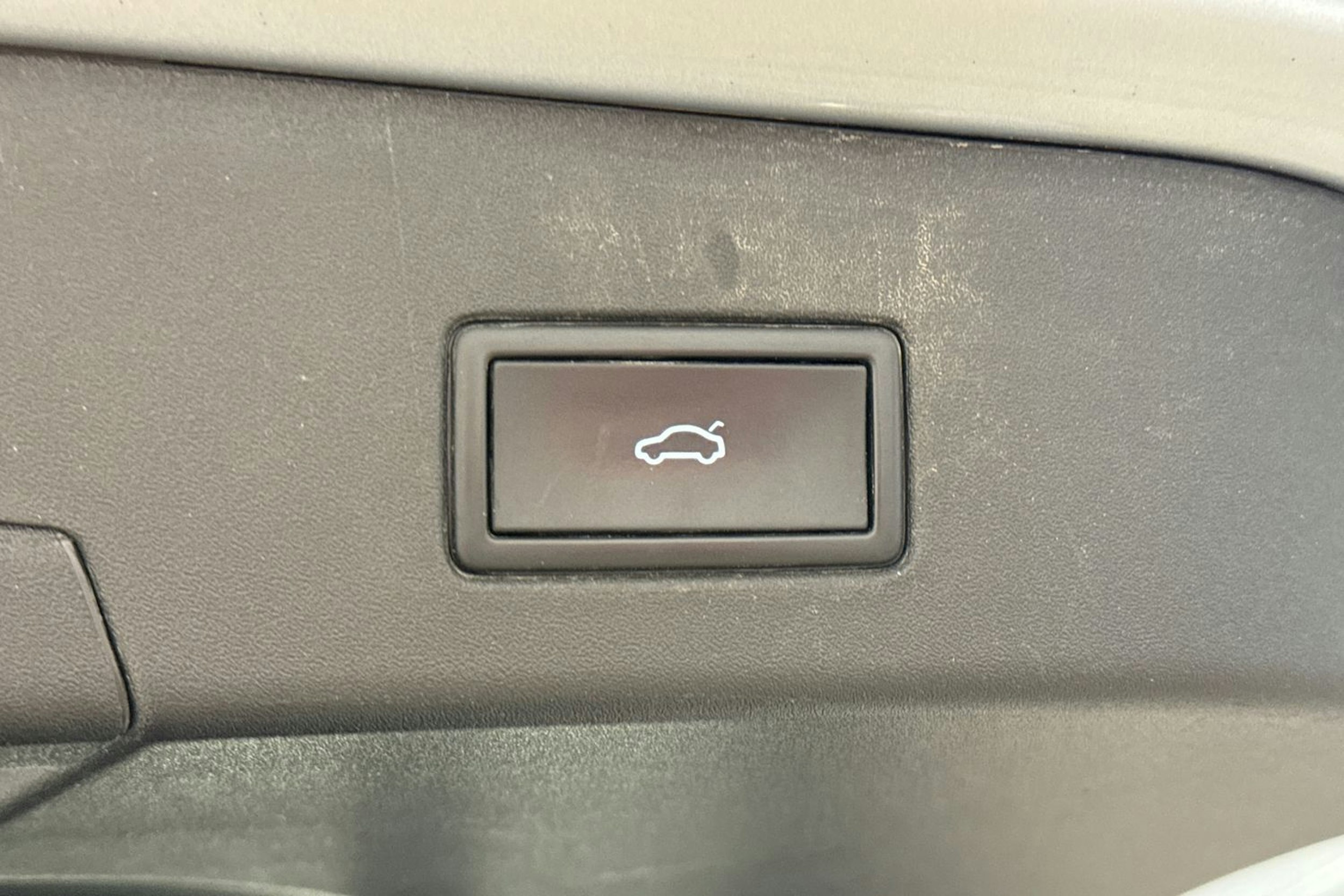 Harmaa Volkswagen ID.4 2023 kuva 15.