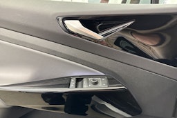 Harmaa Volkswagen ID.4 2023 kuva 17.