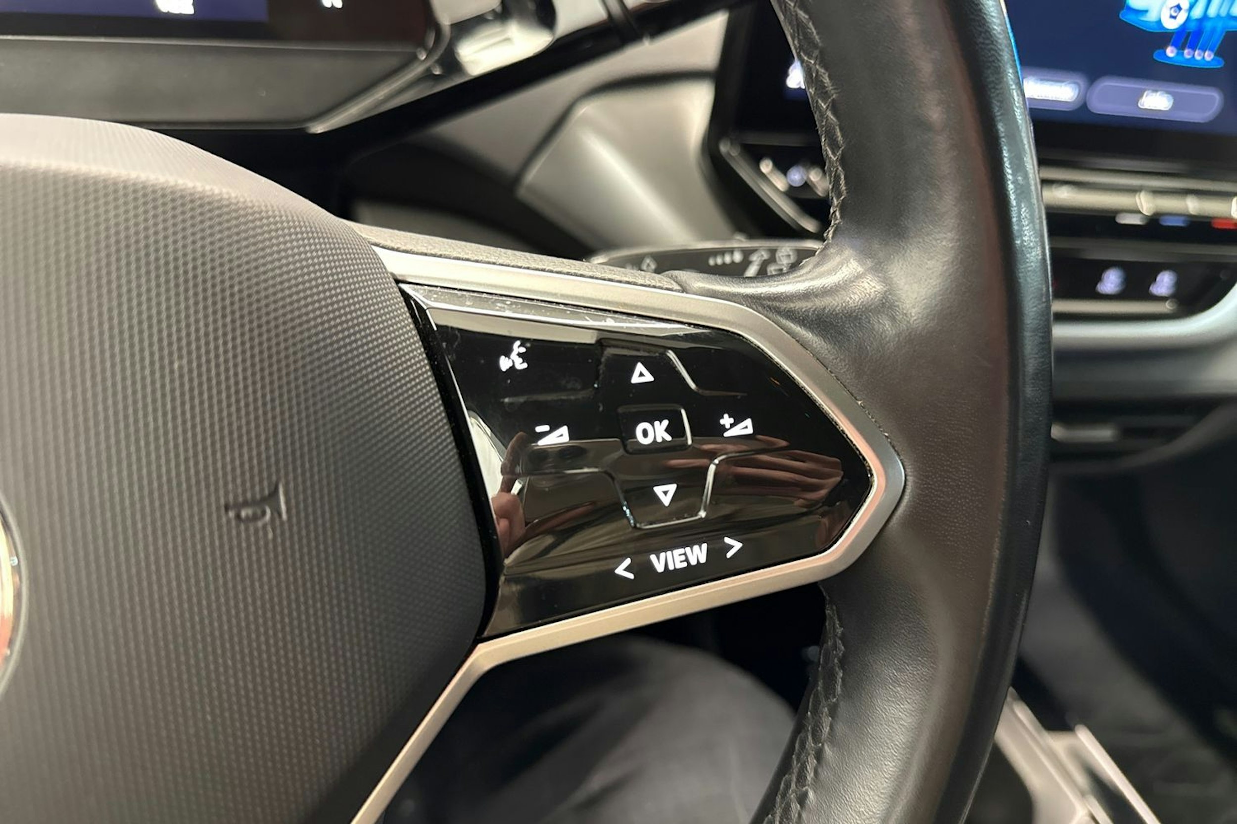 Harmaa Volkswagen ID.4 2023 kuva 20.