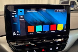 Harmaa Volkswagen ID.4 2023 kuva 24.