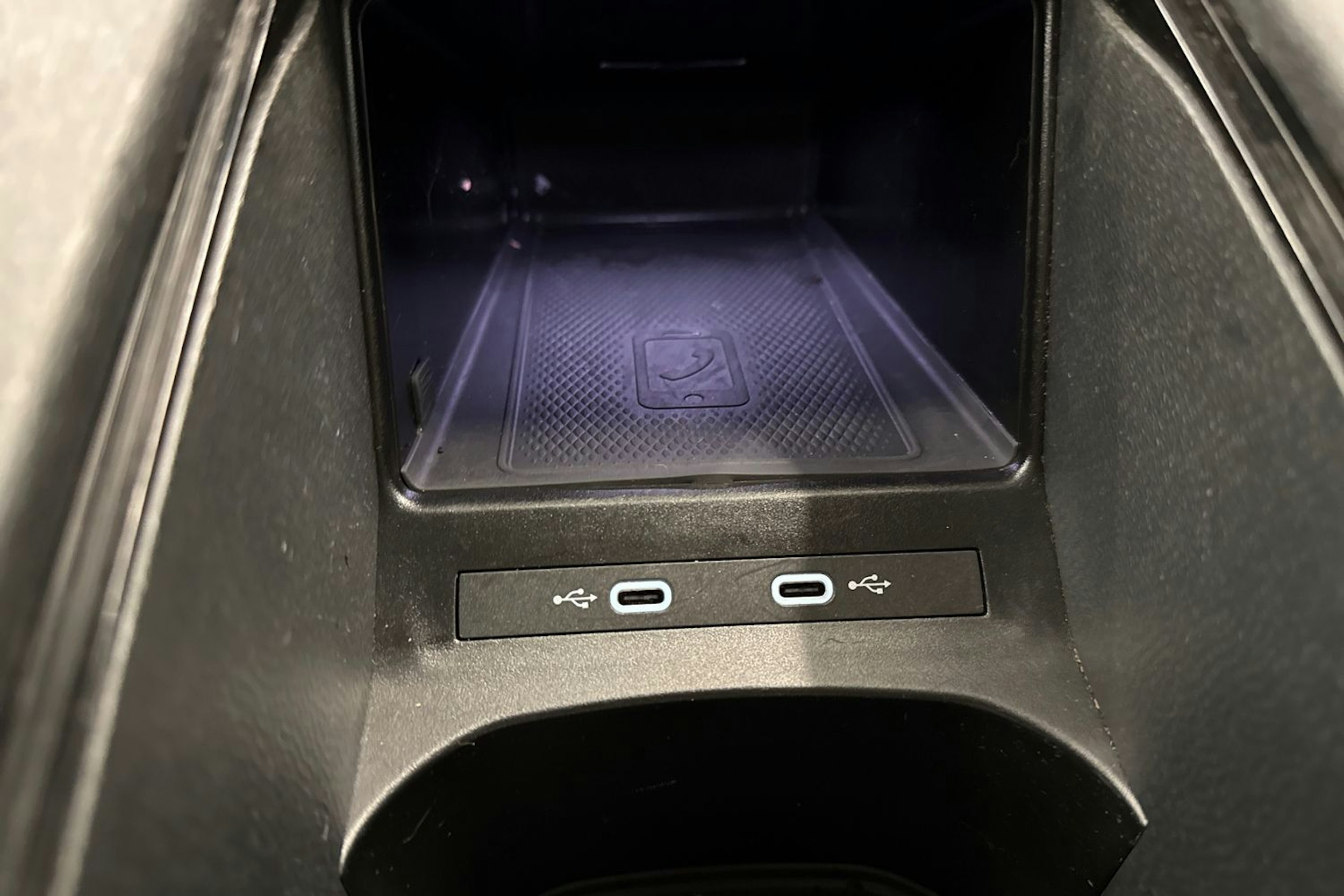 Harmaa Volkswagen ID.4 2023 kuva 26.