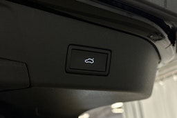 musta Volkswagen ID.4 2023 kuva 16.