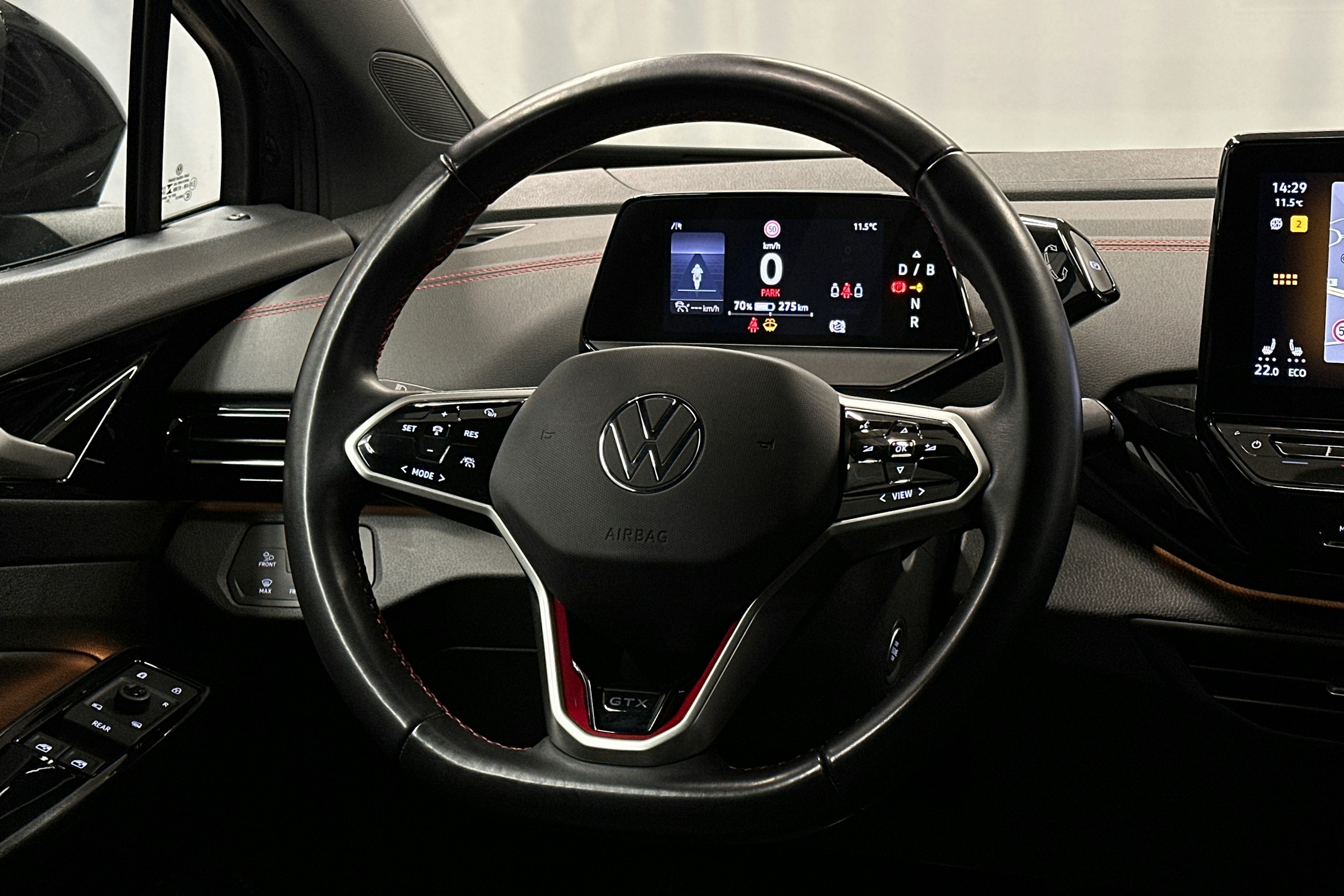 musta Volkswagen ID.4 2023 kuva 17.