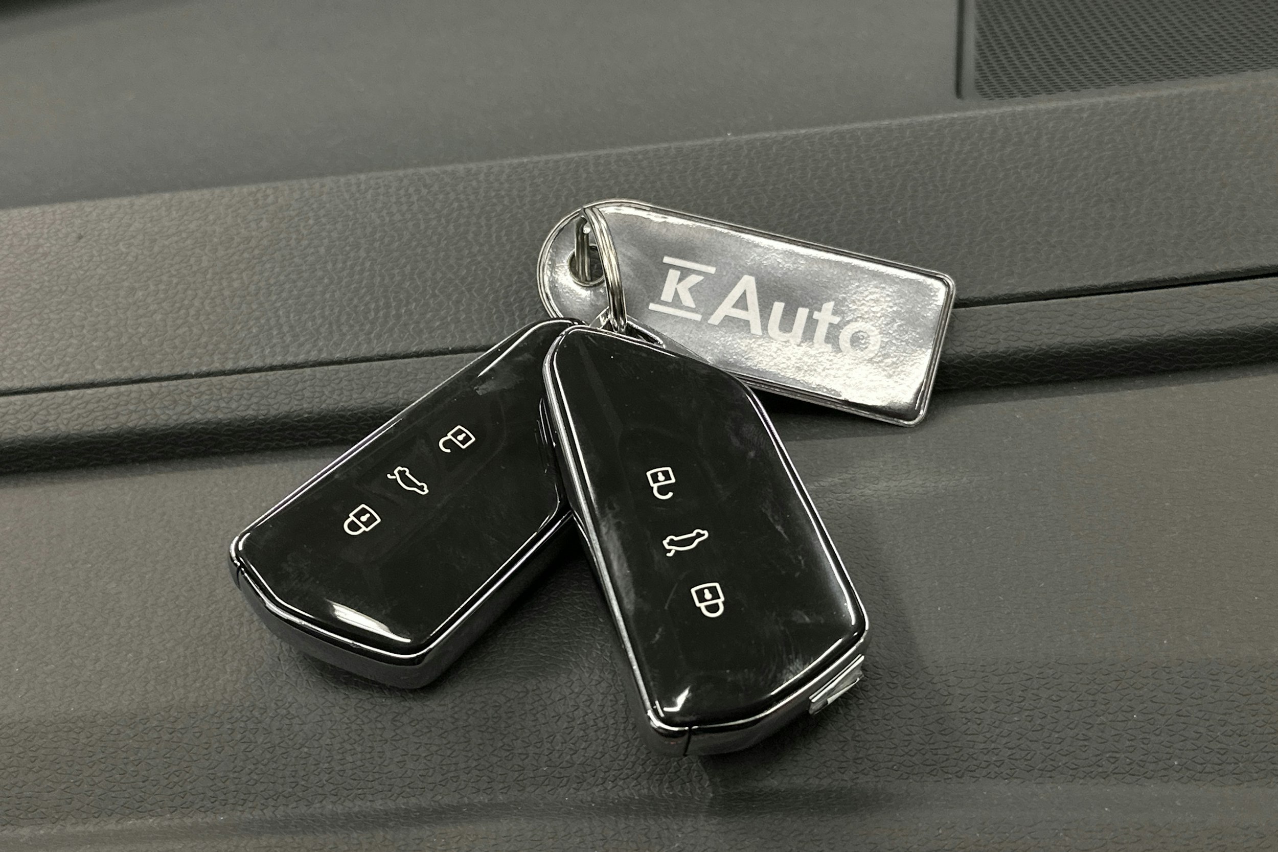 musta Volkswagen ID.4 2023 kuva 30.