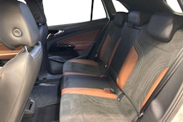 valkoinen Volkswagen ID.4 2023 kuva 10.