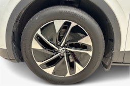 valkoinen Volkswagen ID.4 2023 kuva 11.