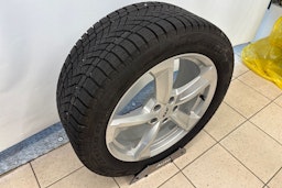 valkoinen Volkswagen ID.4 2023 kuva 14.