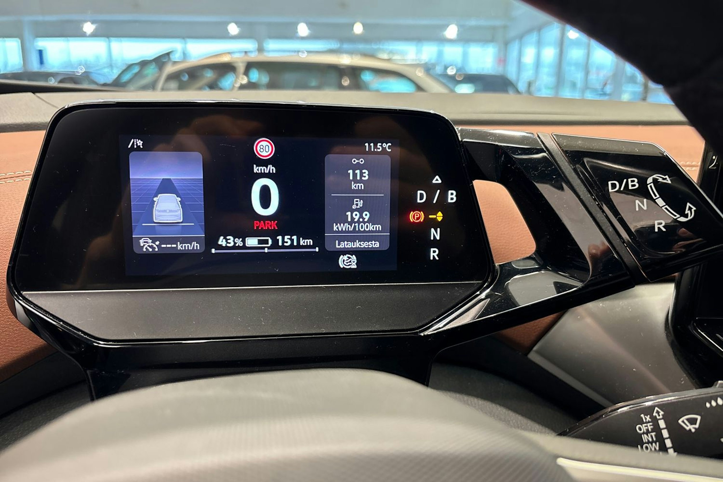 valkoinen Volkswagen ID.4 2023 kuva 17.