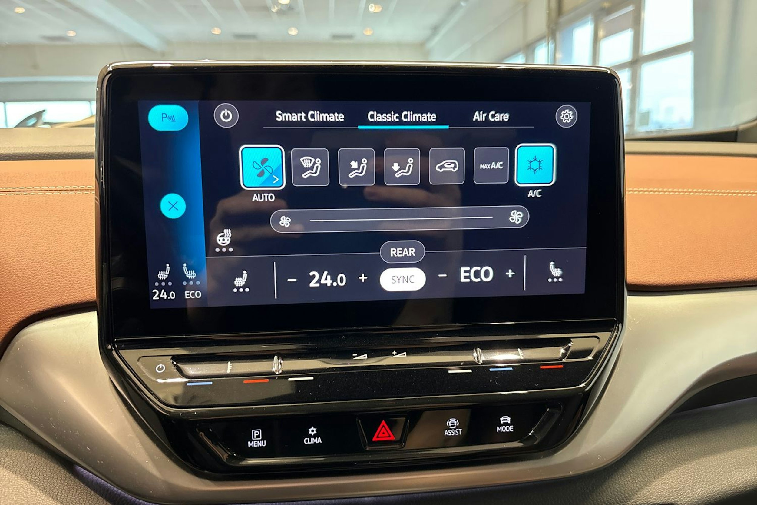 valkoinen Volkswagen ID.4 2023 kuva 24.