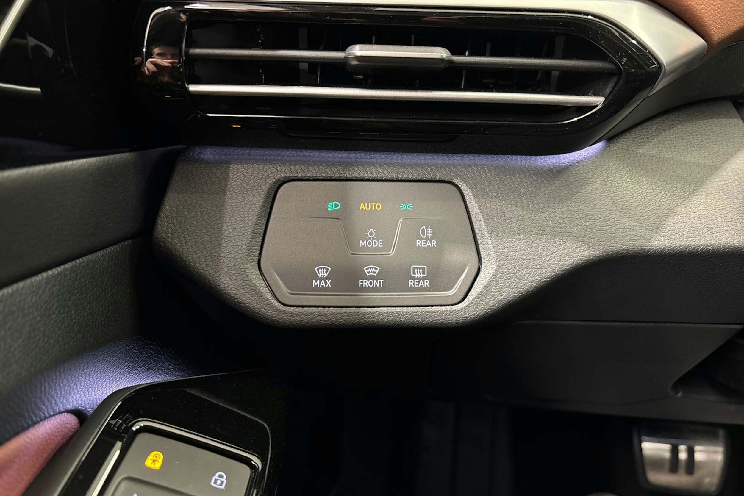 valkoinen Volkswagen ID.4 2023 kuva 29.