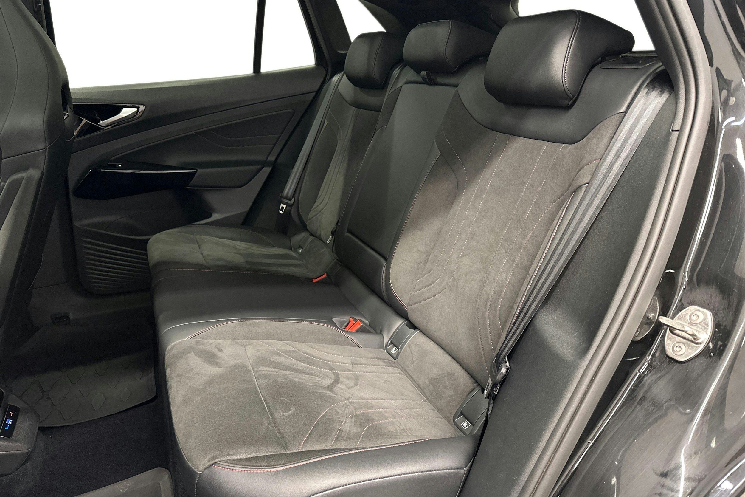 musta Volkswagen ID.4 2023 kuva 10.