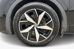 musta Volkswagen ID.4 2023 kuva 11.