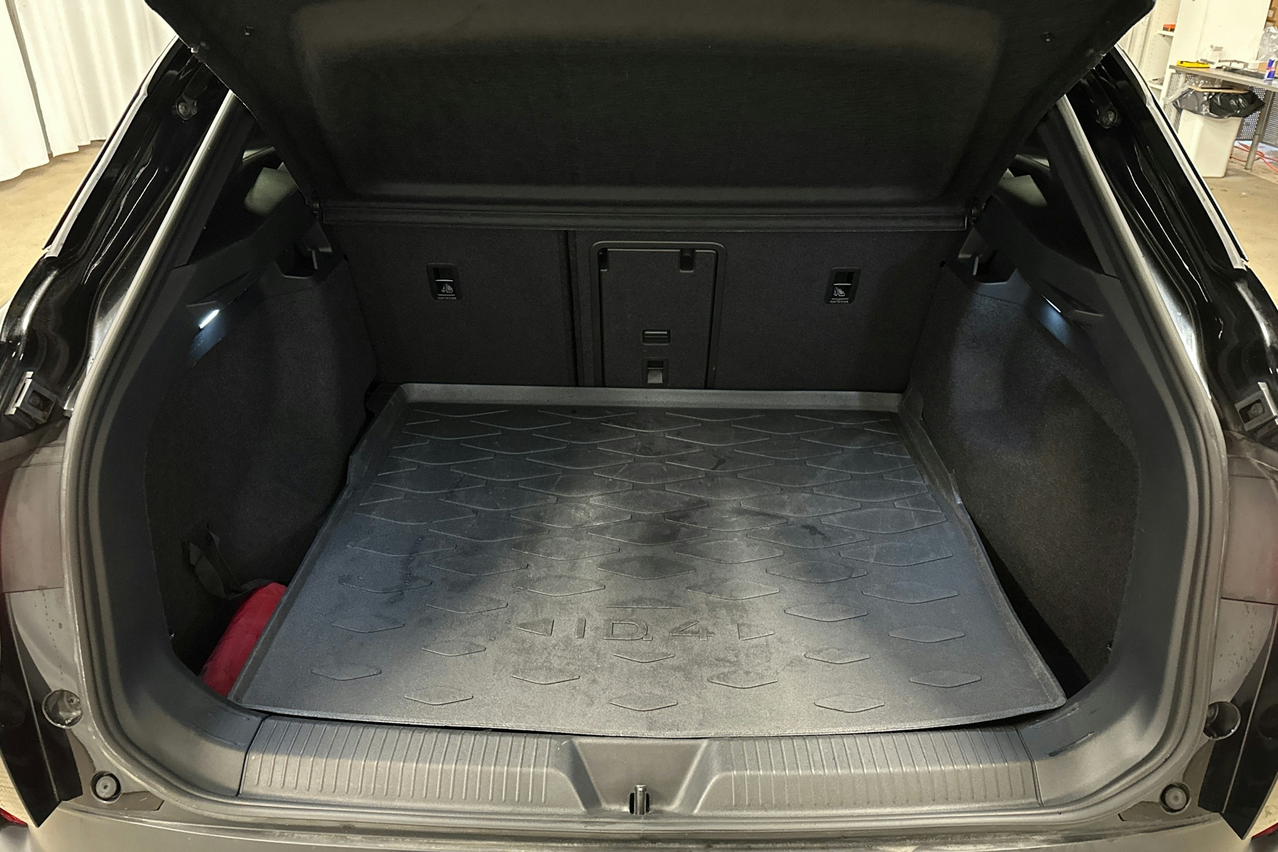 musta Volkswagen ID.4 2023 kuva 14.