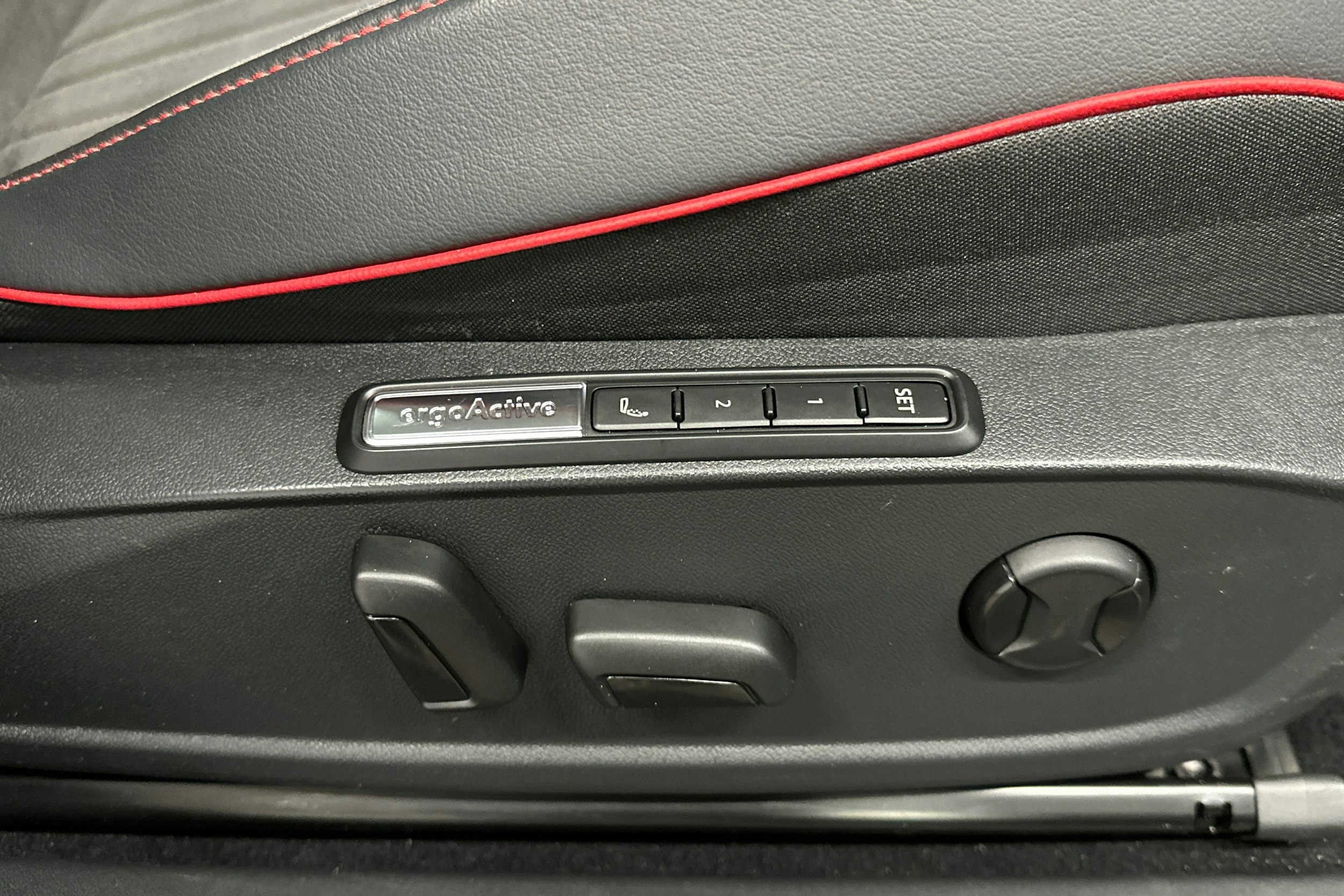 musta Volkswagen ID.4 2023 kuva 19.