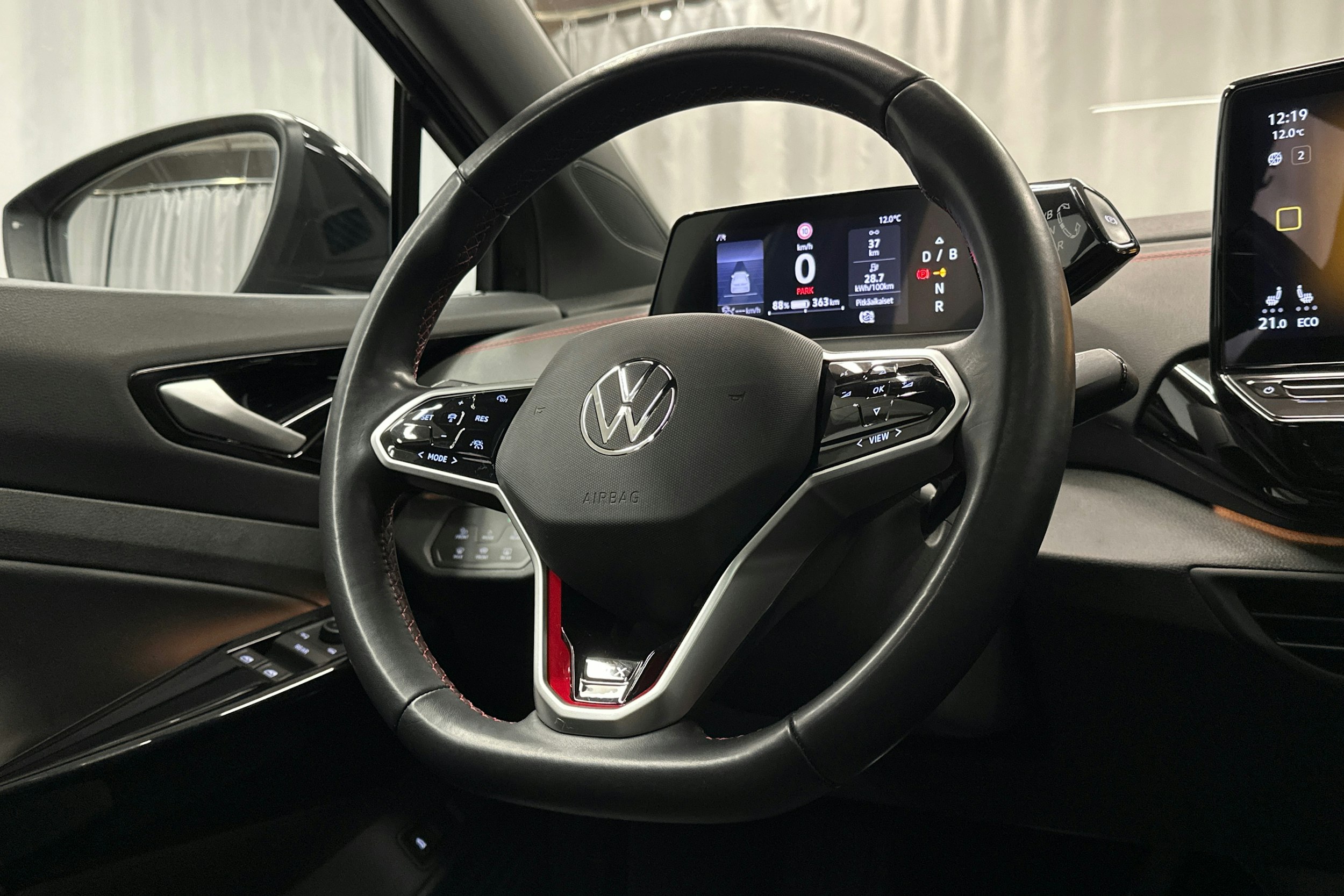 musta Volkswagen ID.4 2023 kuva 20.