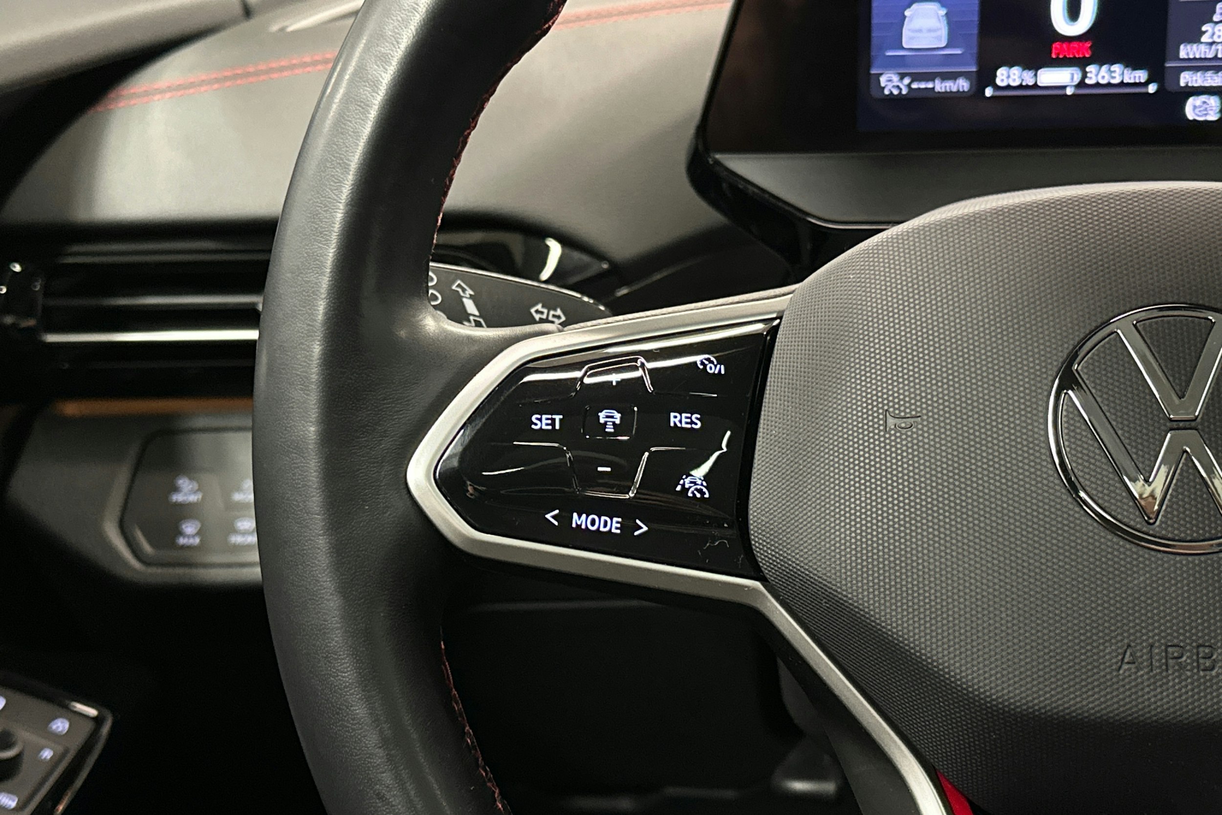 musta Volkswagen ID.4 2023 kuva 21.