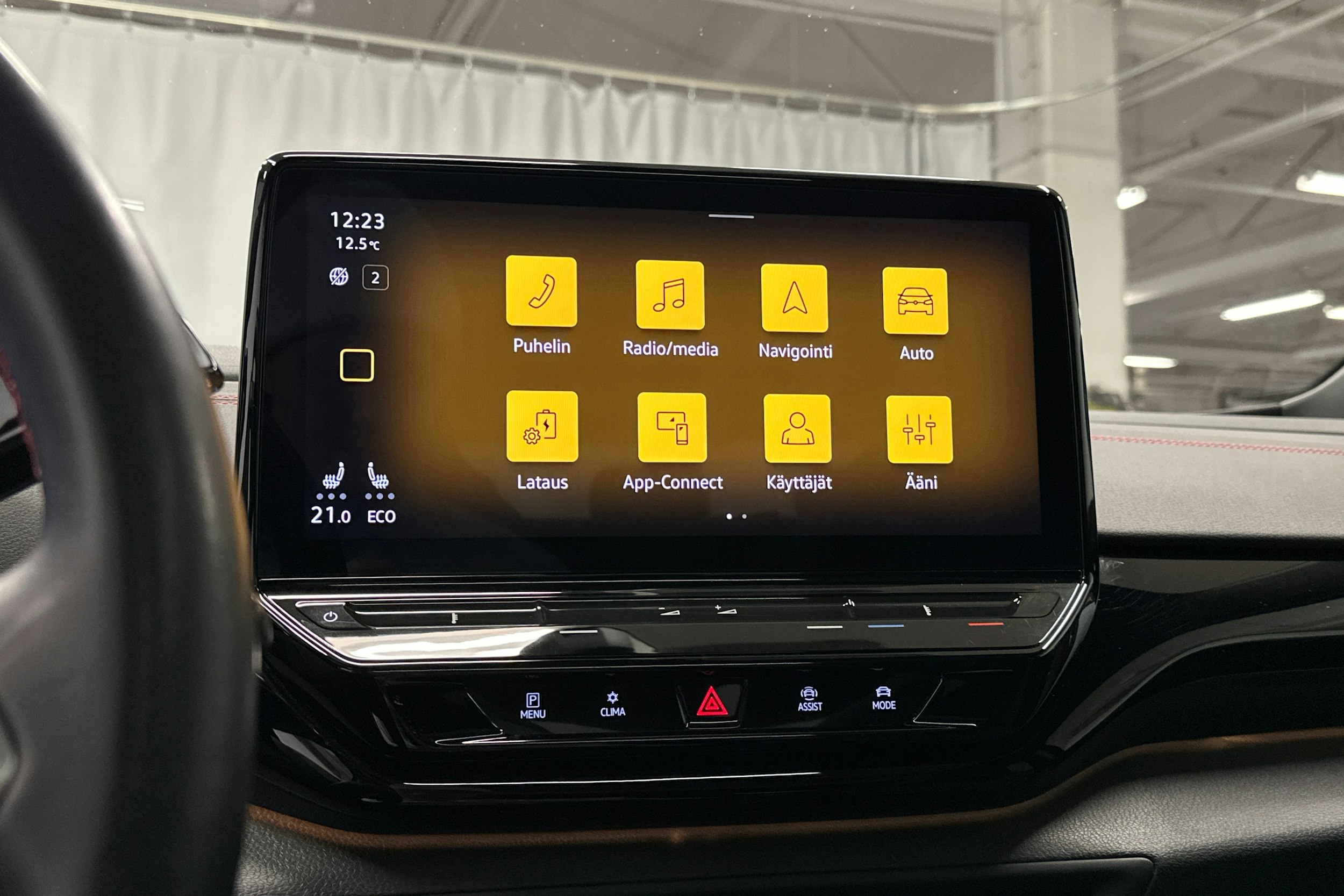 musta Volkswagen ID.4 2023 kuva 26.