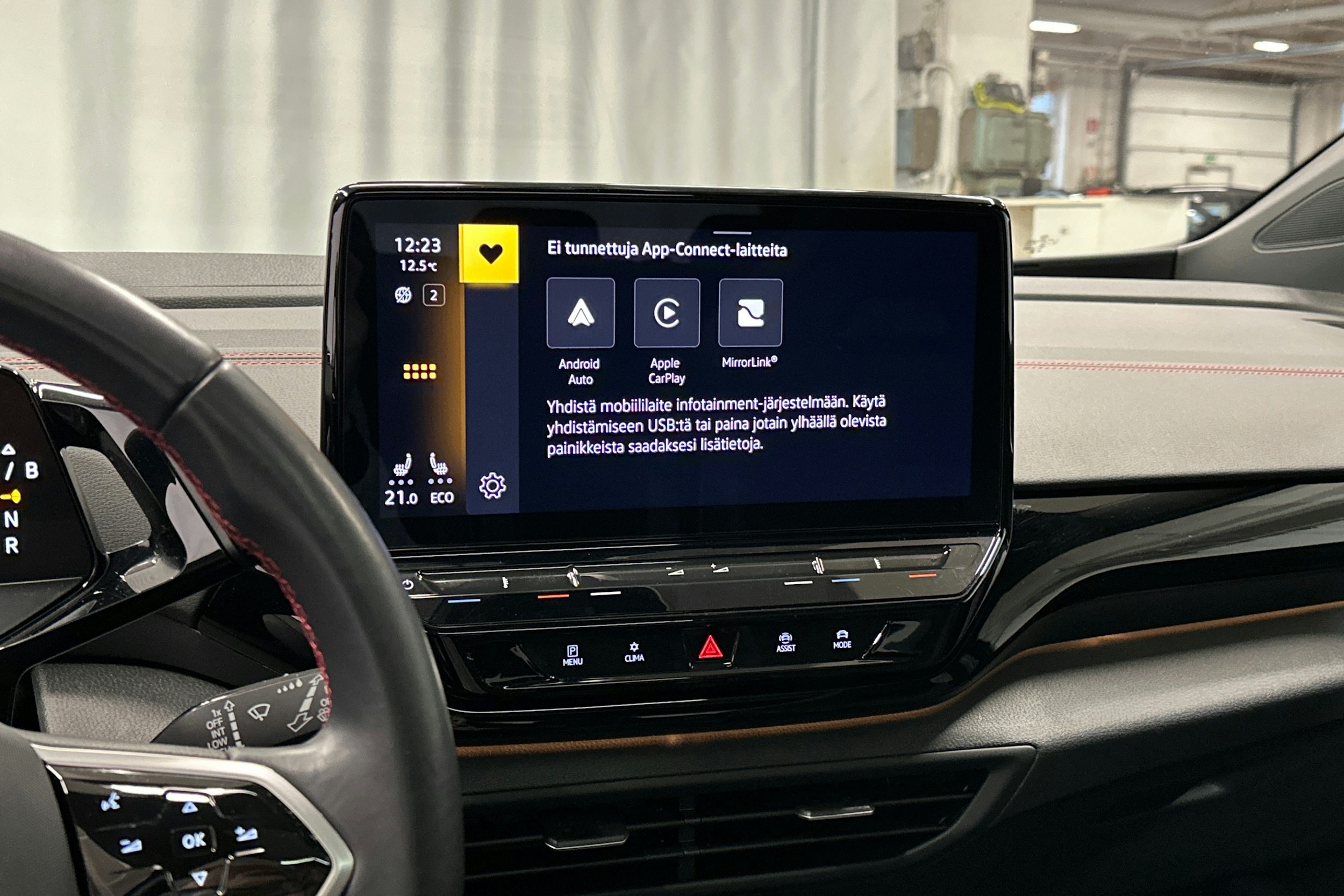 musta Volkswagen ID.4 2023 kuva 27.