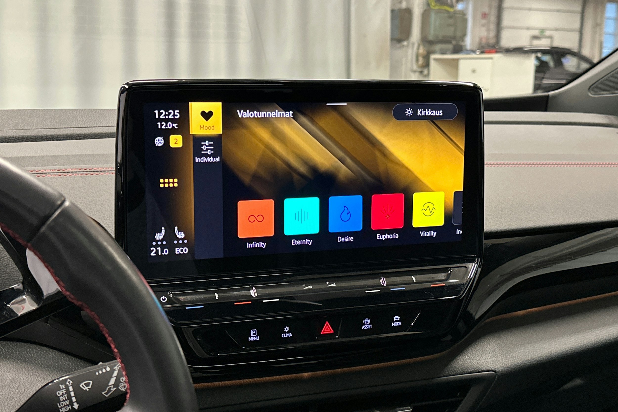 musta Volkswagen ID.4 2023 kuva 33.