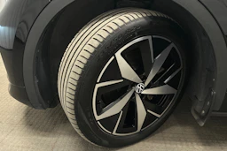 musta Volkswagen ID.4 2023 kuva 10.