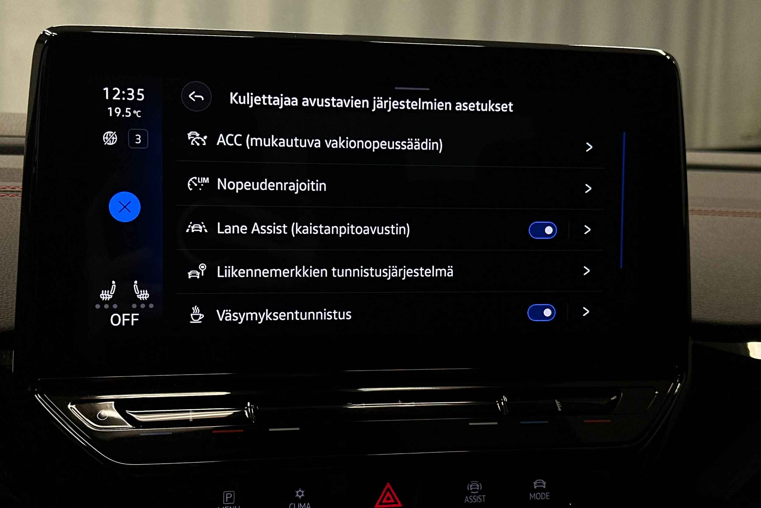musta Volkswagen ID.4 2023 kuva 27.