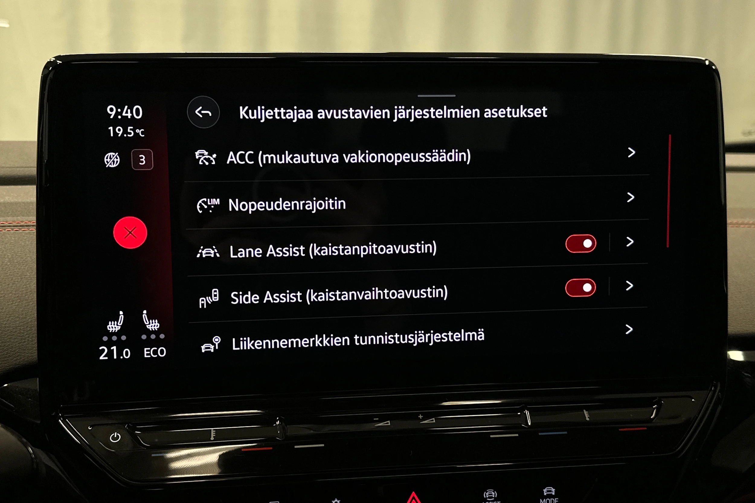 harmaa Volkswagen ID.4 2023 kuva 28.