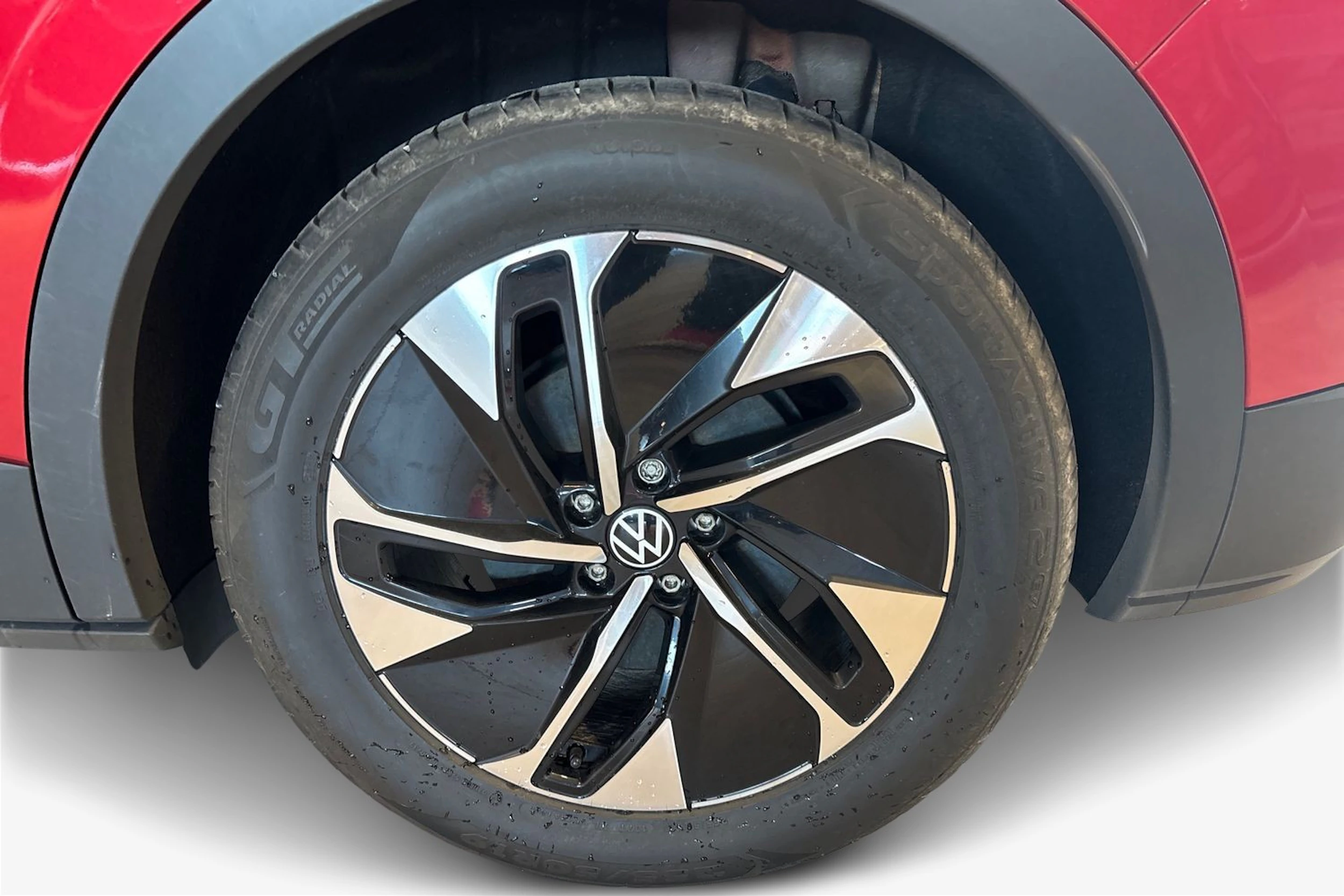 Punainen Volkswagen ID.4 2023 kuva 15.