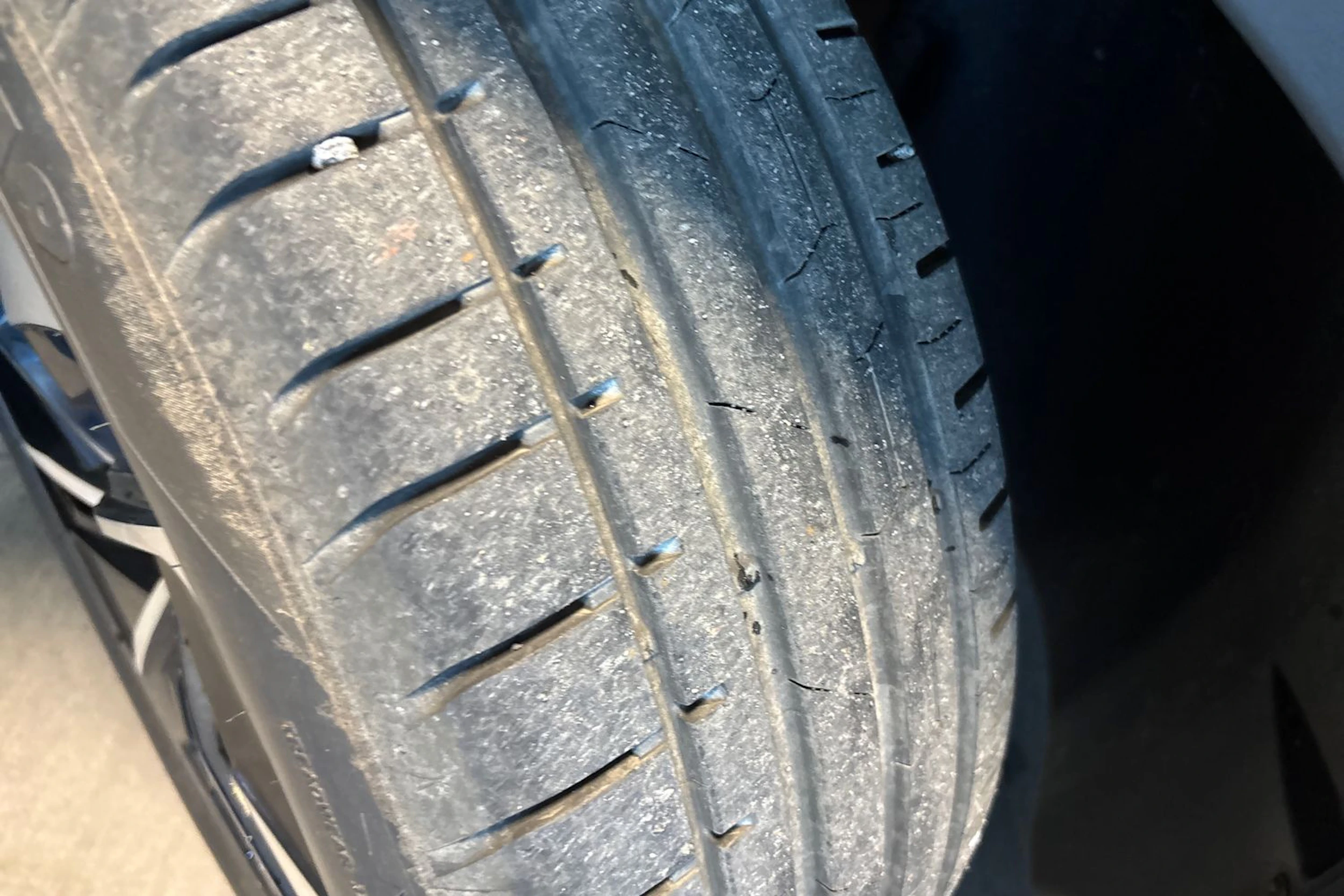 Punainen Volkswagen ID.4 2023 kuva 16.