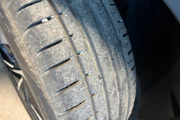 Punainen Volkswagen ID.4 2023 kuva 16.