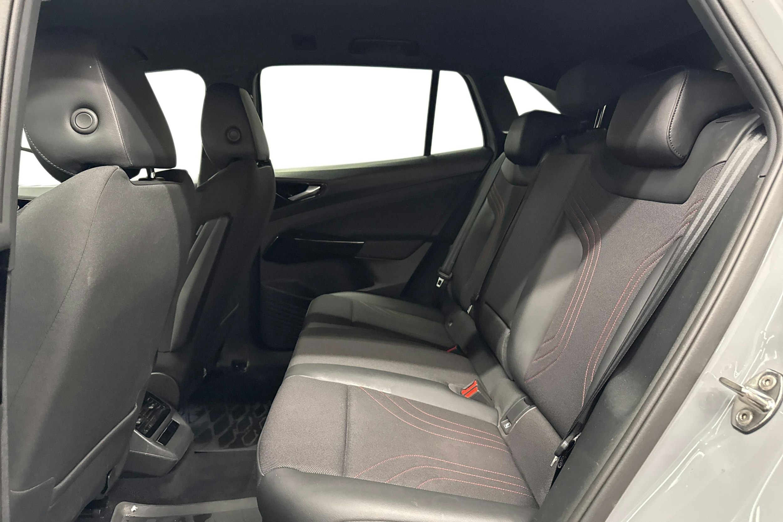 harmaa Volkswagen ID.4 2023 kuva 10.