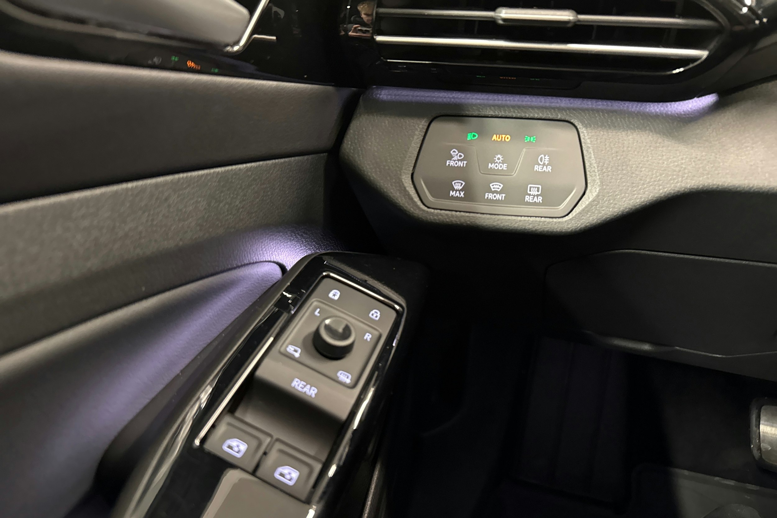 harmaa Volkswagen ID.4 2023 kuva 17.