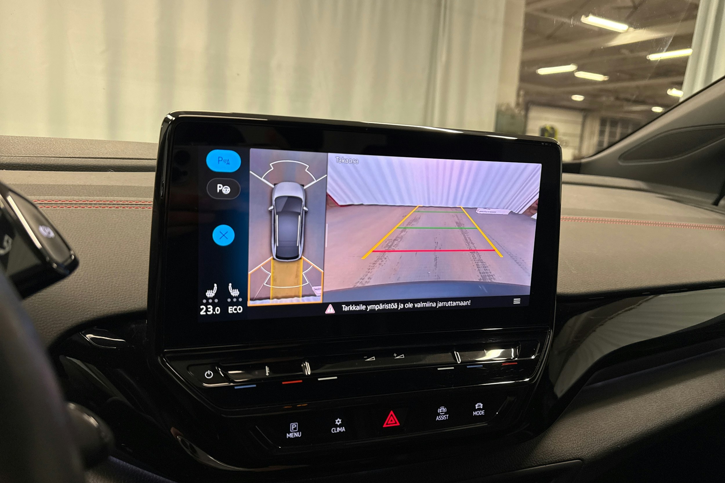 harmaa Volkswagen ID.4 2023 kuva 18.