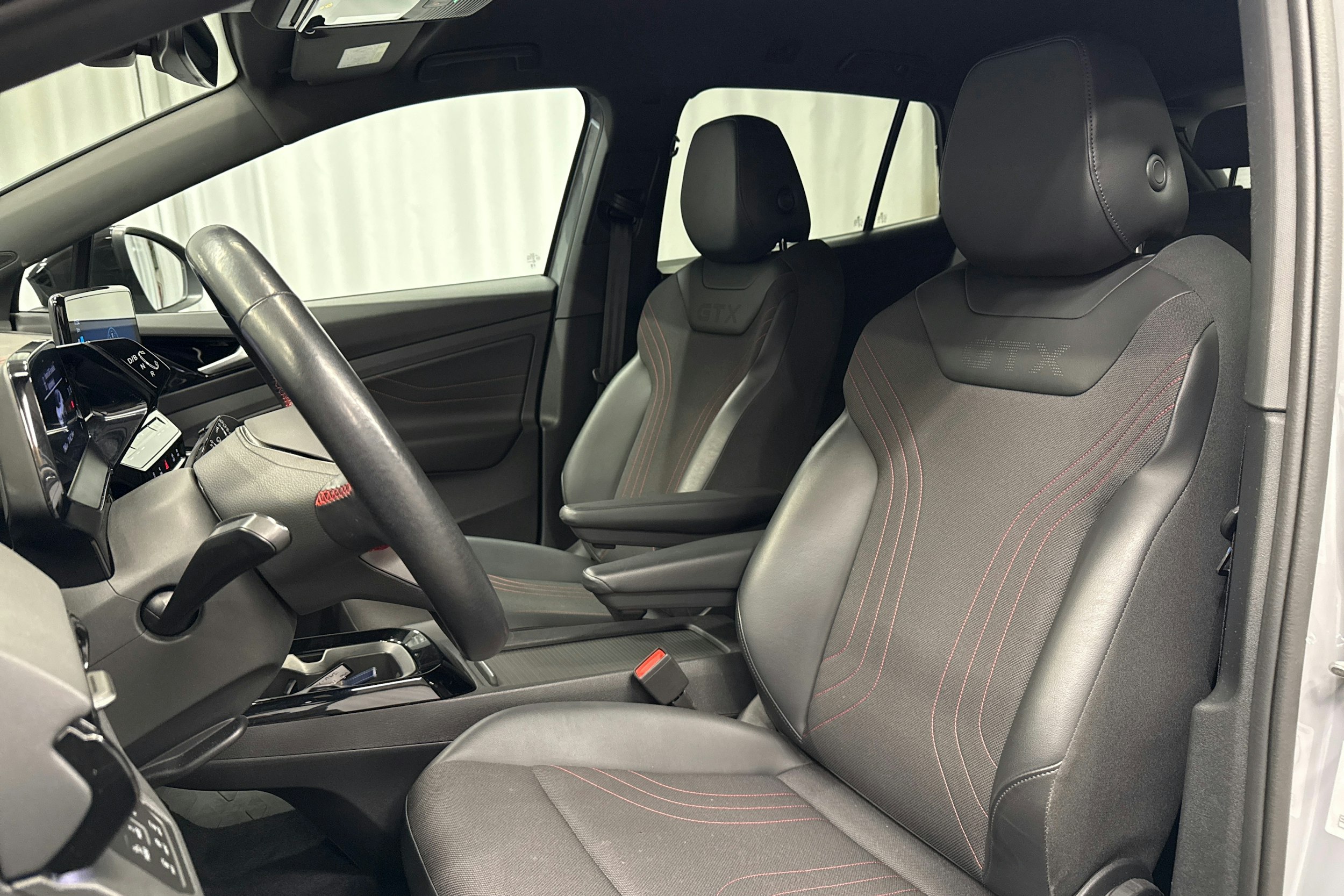 harmaa Volkswagen ID.4 2023 kuva 26.