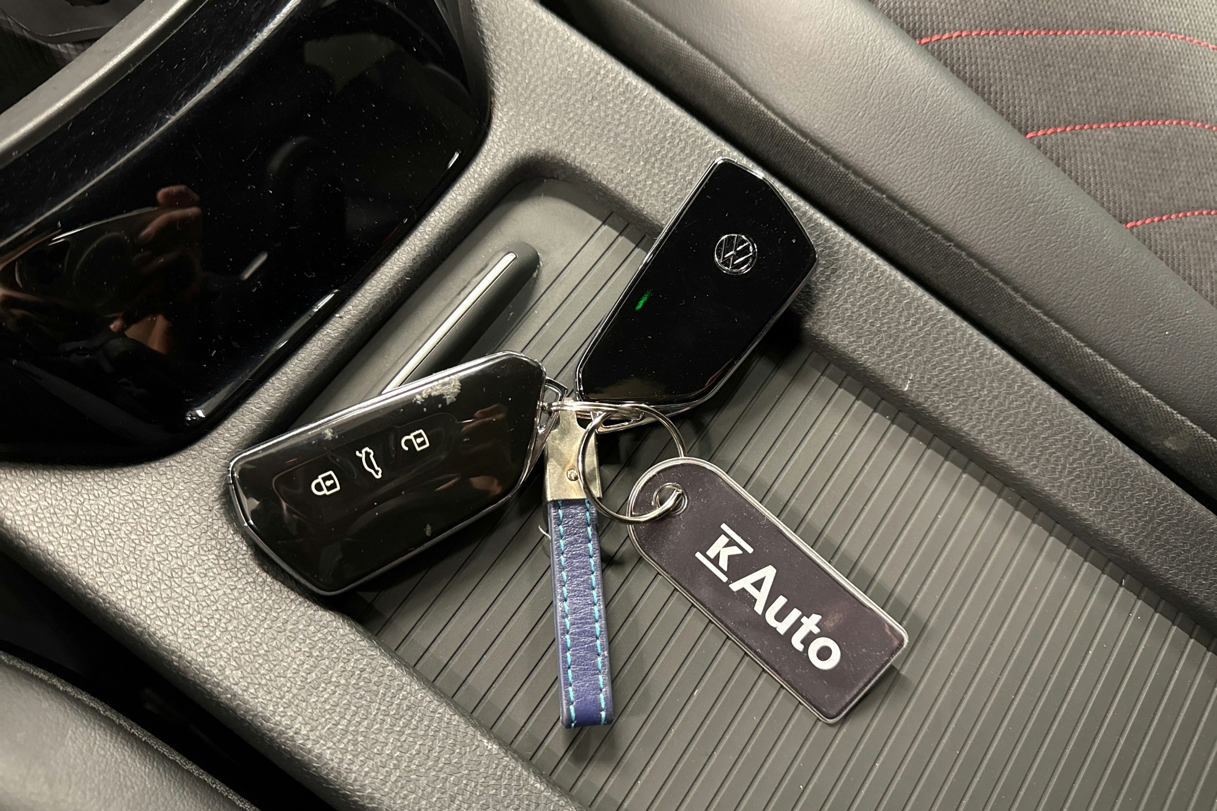 harmaa Volkswagen ID.4 2023 kuva 32.