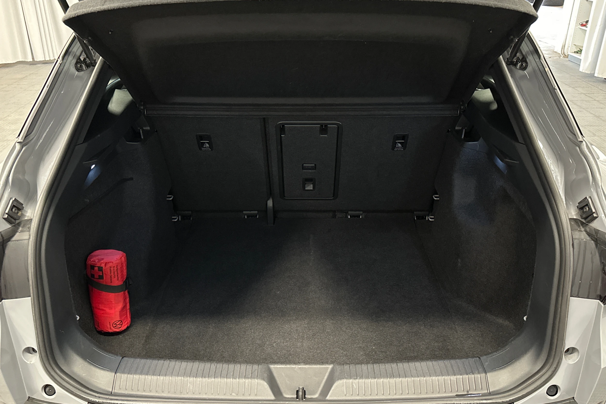harmaa Volkswagen ID.4 2023 kuva 15.