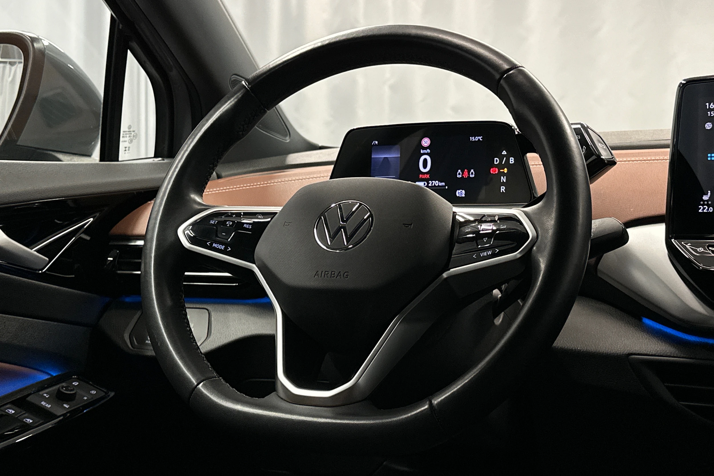 harmaa Volkswagen ID.4 2023 kuva 18.
