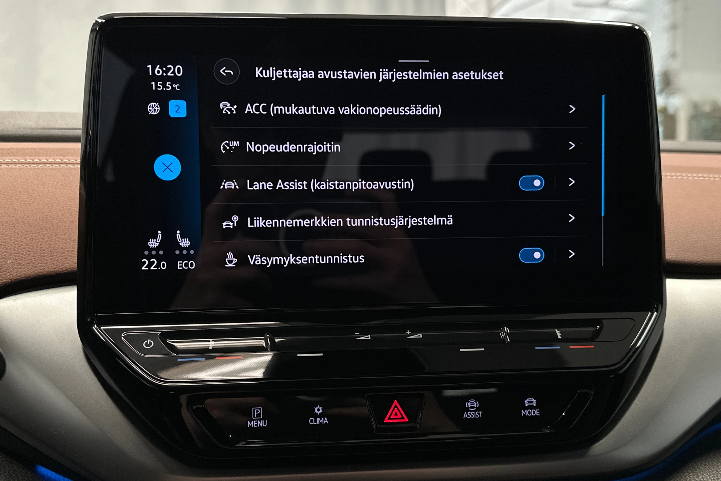 harmaa Volkswagen ID.4 2023 kuva 27.