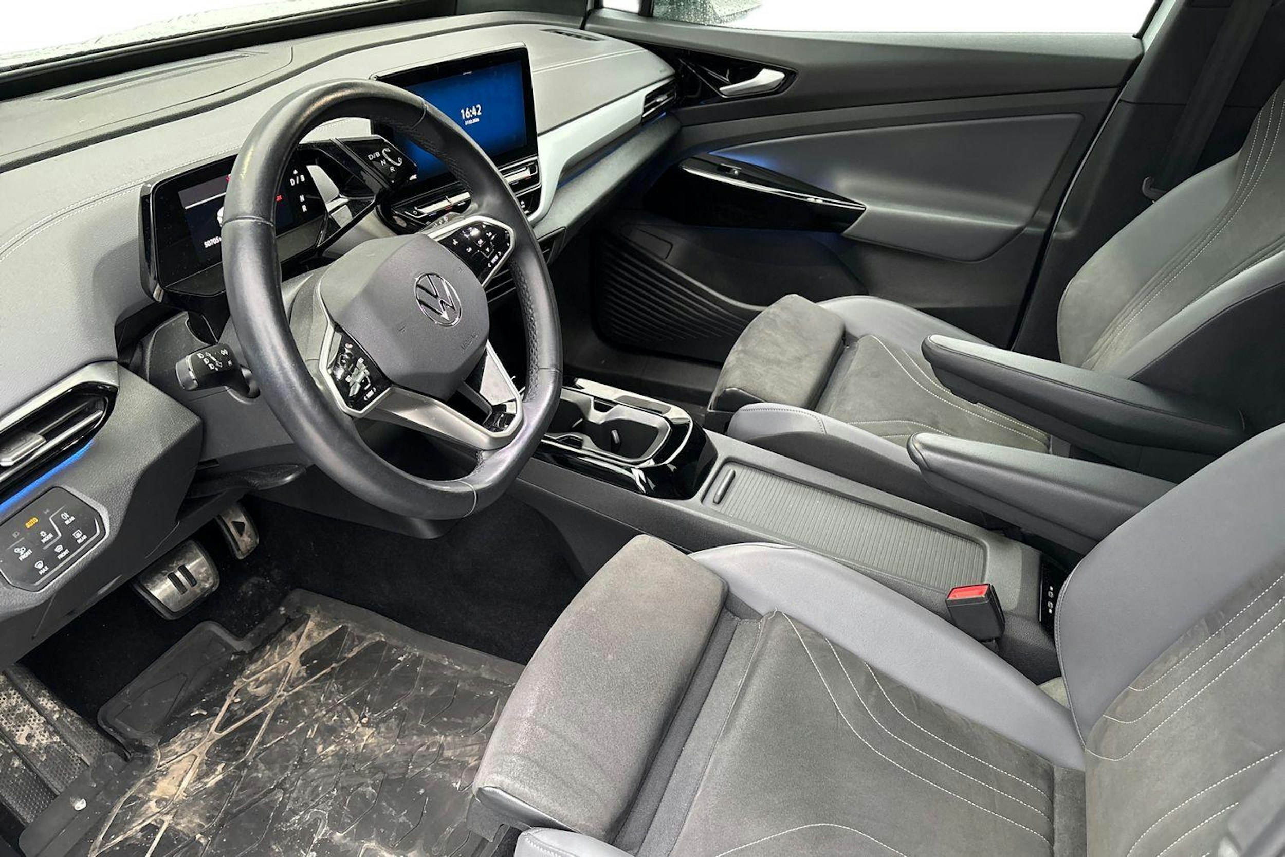 valkoinen Volkswagen ID.4 2023 kuva 3.