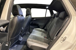 valkoinen Volkswagen ID.4 2023 kuva 10.