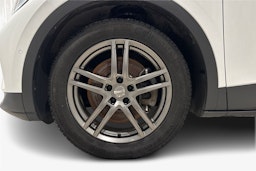 valkoinen Volkswagen ID.4 2023 kuva 11.